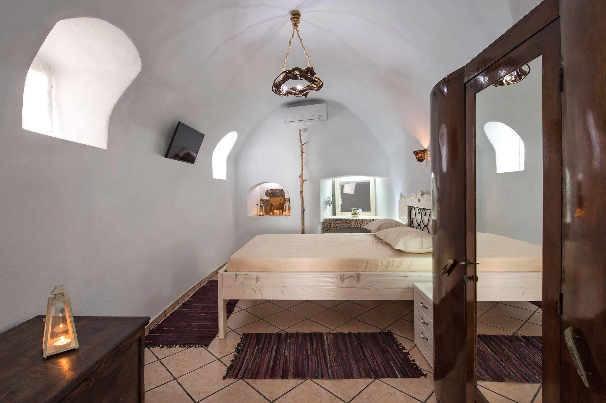 Kokos Traditional Houses Emporio  エクステリア 写真